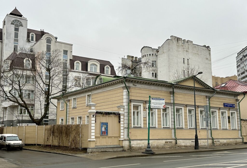 Красные Ворота — Бауманская: безымянные привидения Красные Ворота — Бауманская: безымянные привидения фото