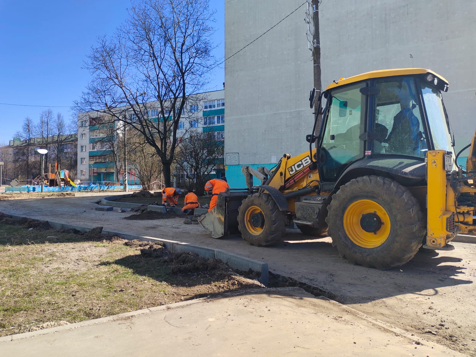 Благоустройство дворов началось в Краснопахорском районе , фото