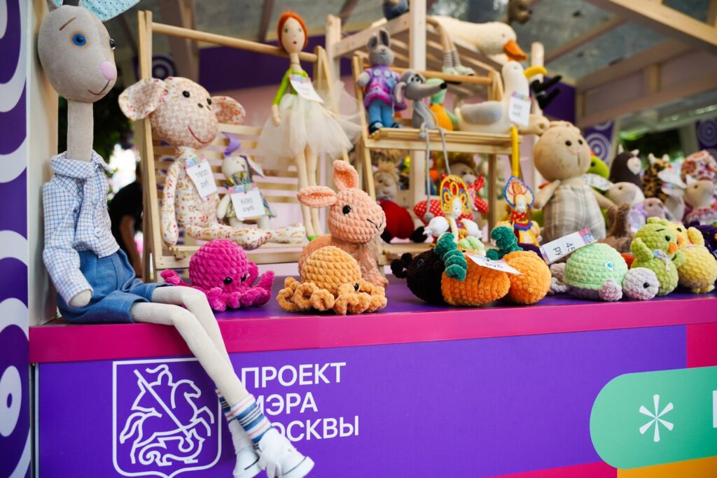 Где выбрать подарки для близких и попробовать блюда на гриле: торговая программа праздничных майских площадок  фото