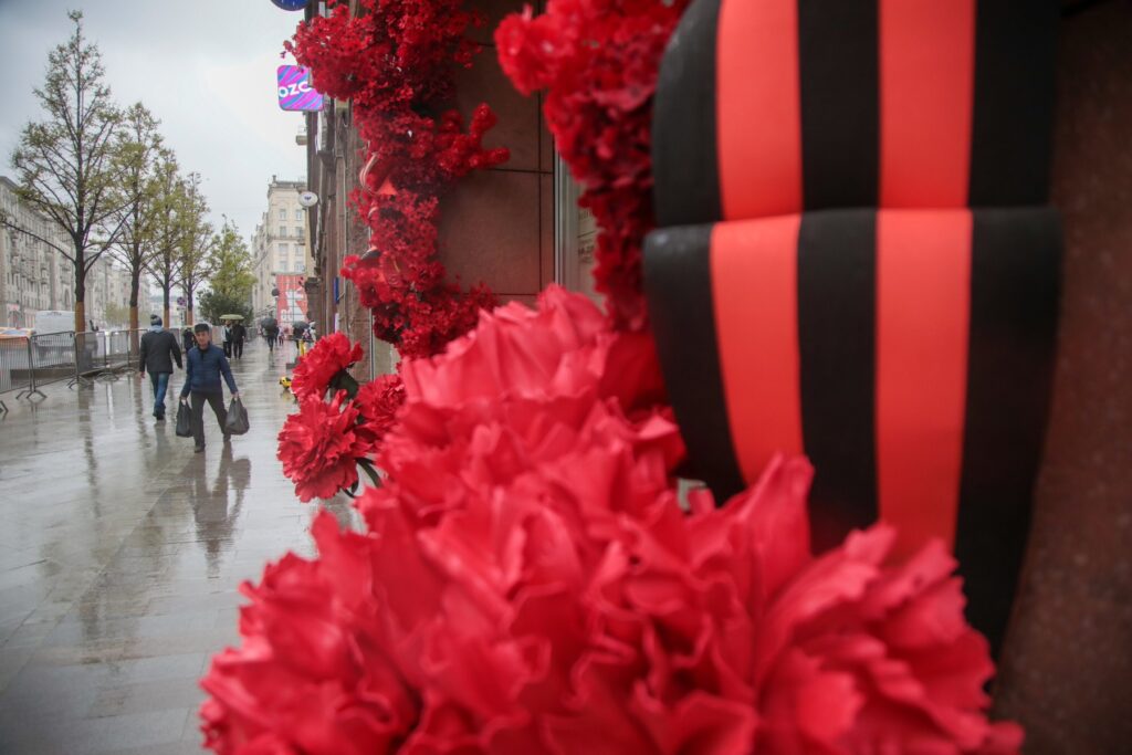 Память и благодарность: Москва чествует Победу цветочными инсталляциями Память и благодарность: Москва чествует Победу цветочными инсталляциями фото