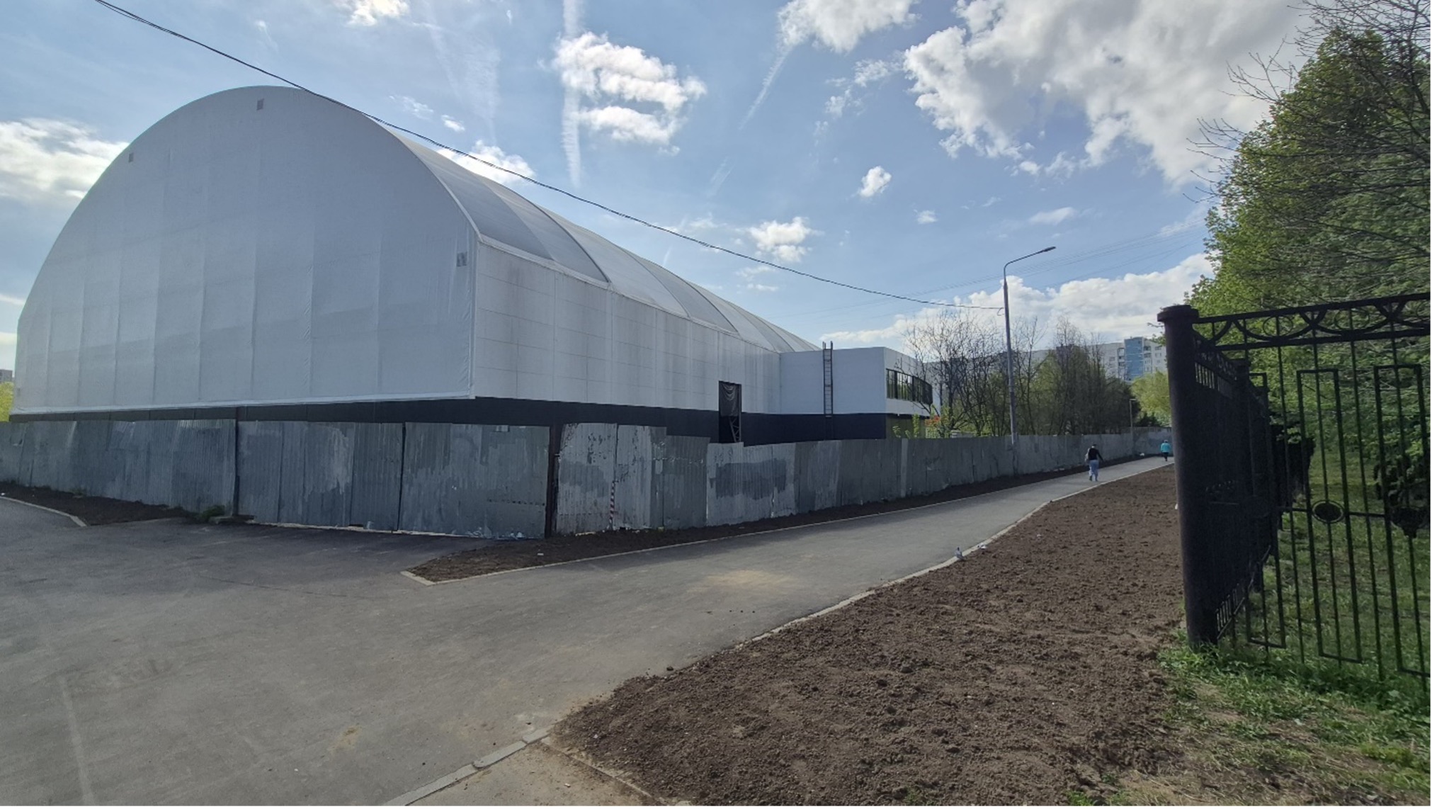 Физкультурно-оздоровительный комплекс на Белозерской планируют открыть к концу июня, фото