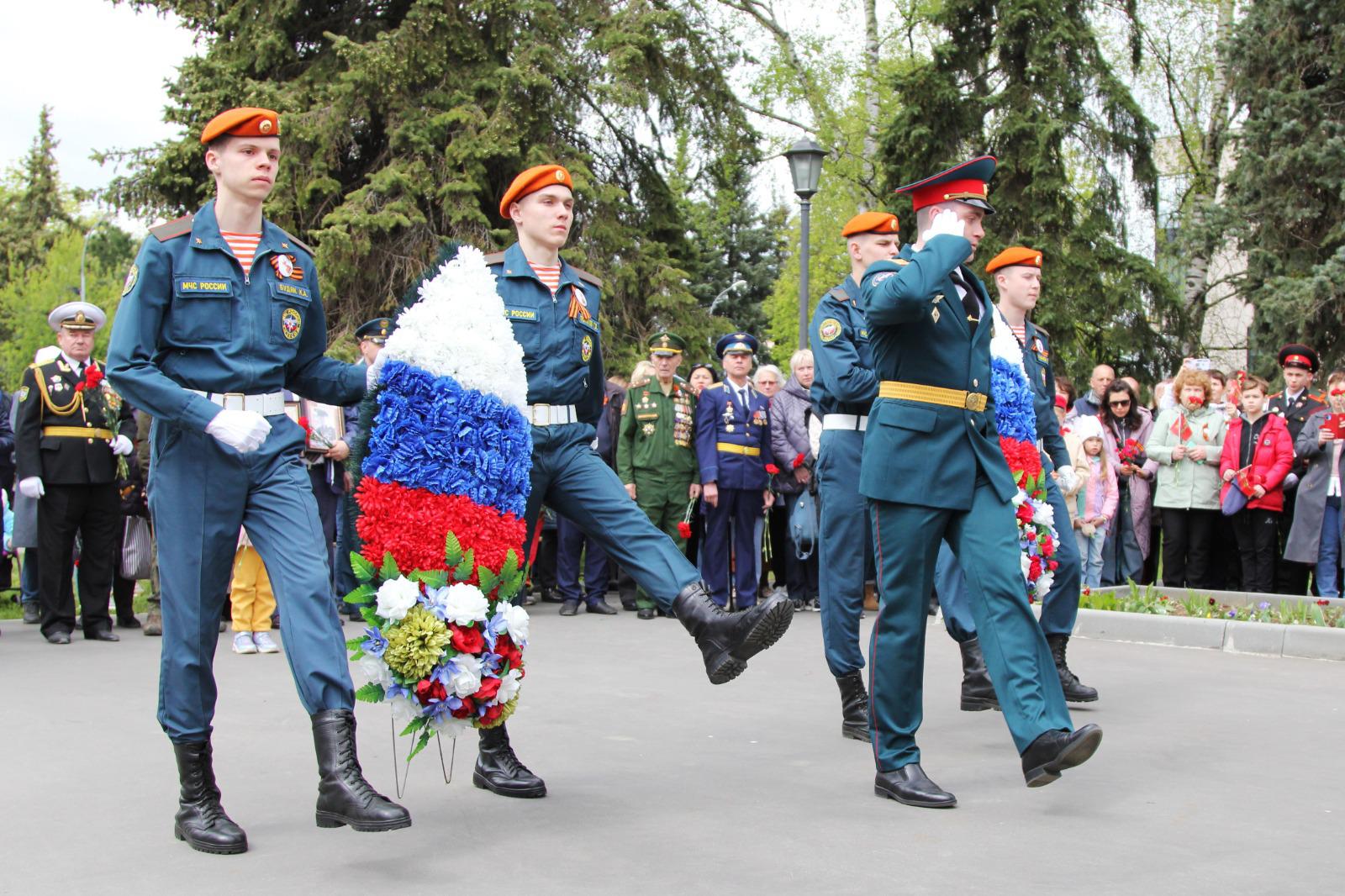 Возложение венков и цветов ко Дню памяти и скорби прошло в Коммунарке, фото