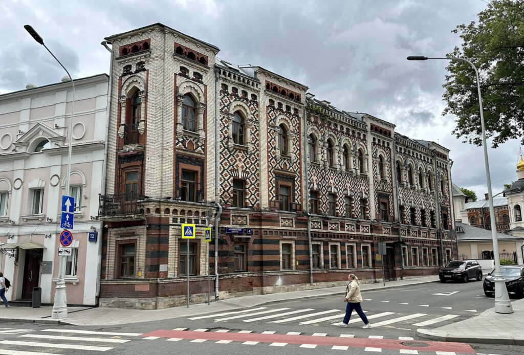 Кузнецкий Мост — Пушкинская: оливье с пирожками Кузнецкий Мост — Пушкинская: оливье с пирожками фото
