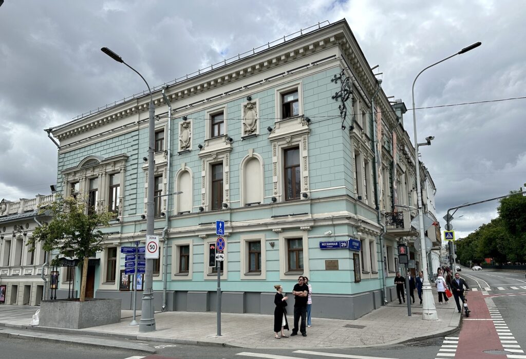 Кузнецкий Мост — Пушкинская: оливье с пирожками Кузнецкий Мост — Пушкинская: оливье с пирожками фото