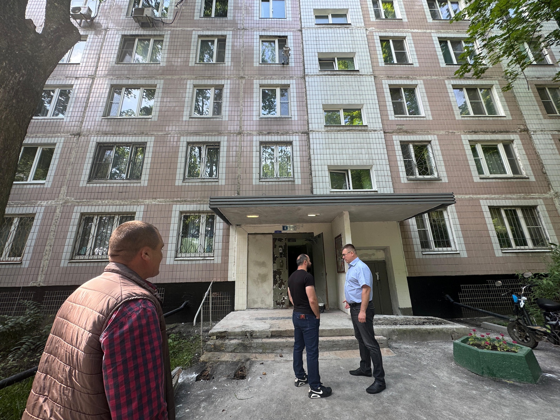 Специалисты капитально отремонтируют 14 домов в Ясенево, фото