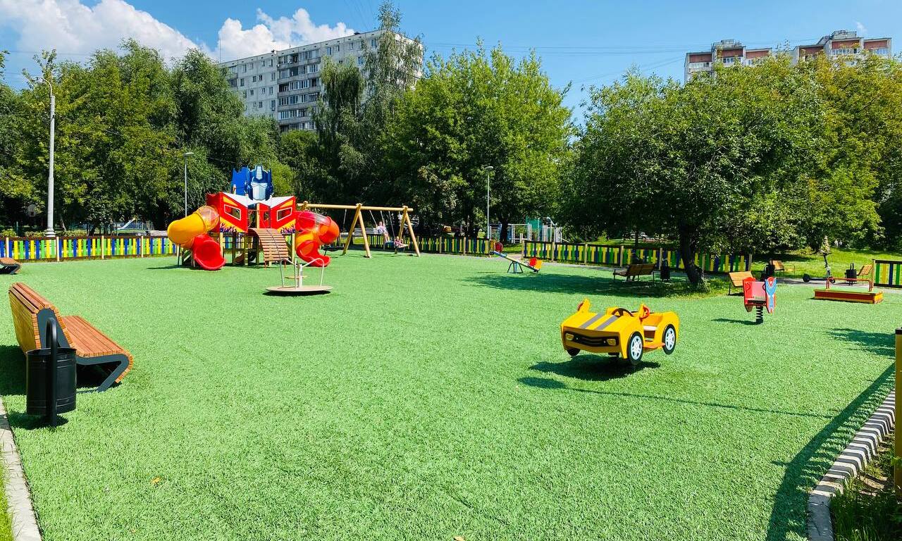 Завершено благоустройство территории на Булатниковской улице, фото