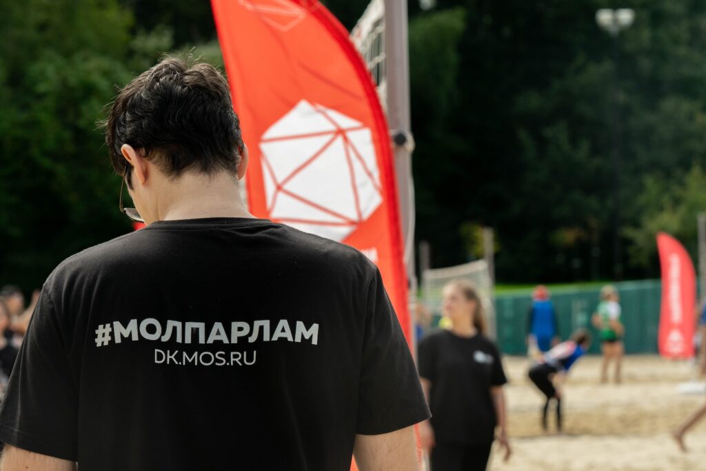 Молодежный парламент продолжает серию спортивных коллабораций Молодежный парламент продолжает серию спортивных коллабораций фото