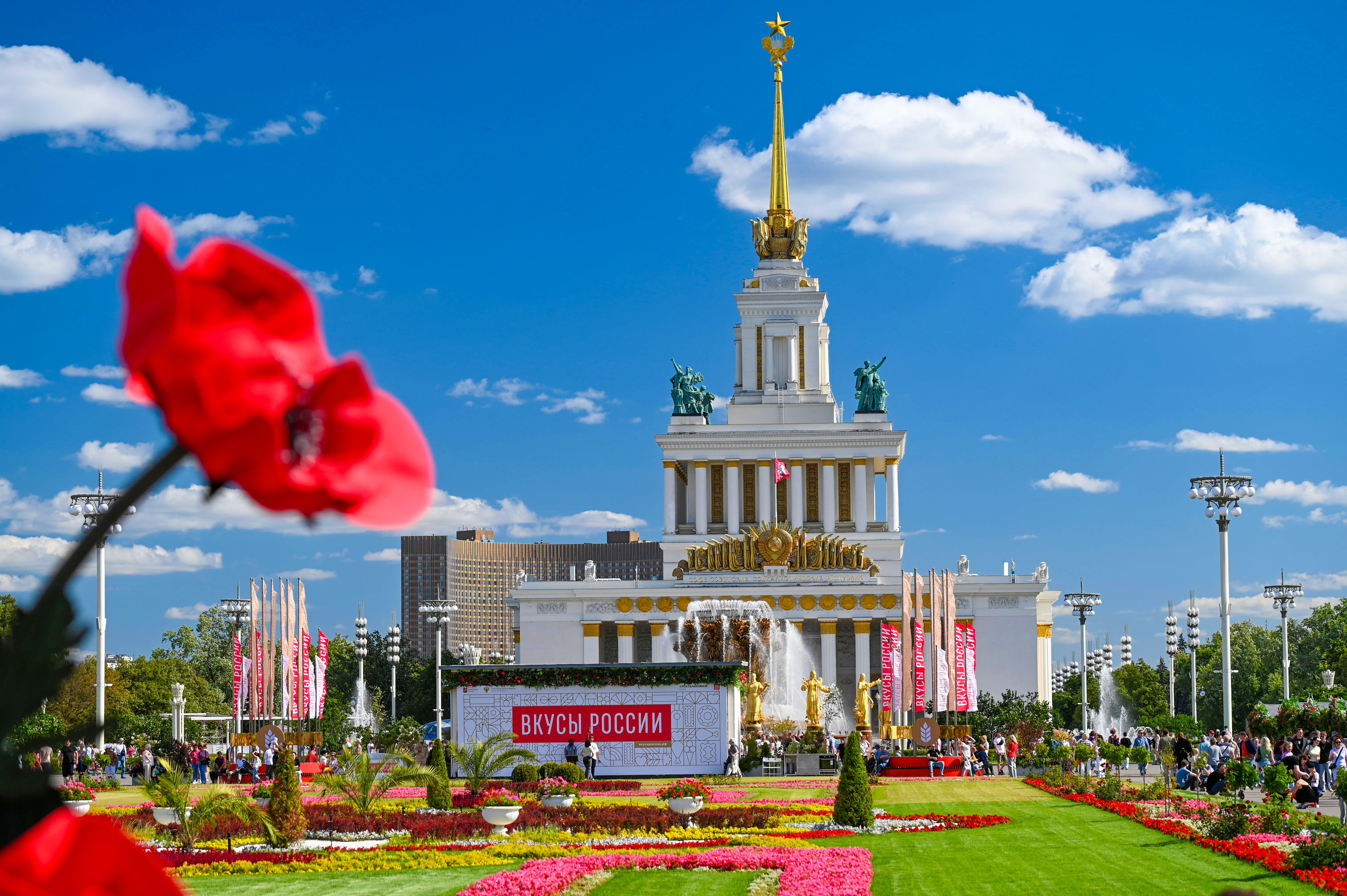 Фестиваль «Вкусы России» на ВДНХ: фольклорные выступления и кулинарные битвы, фото