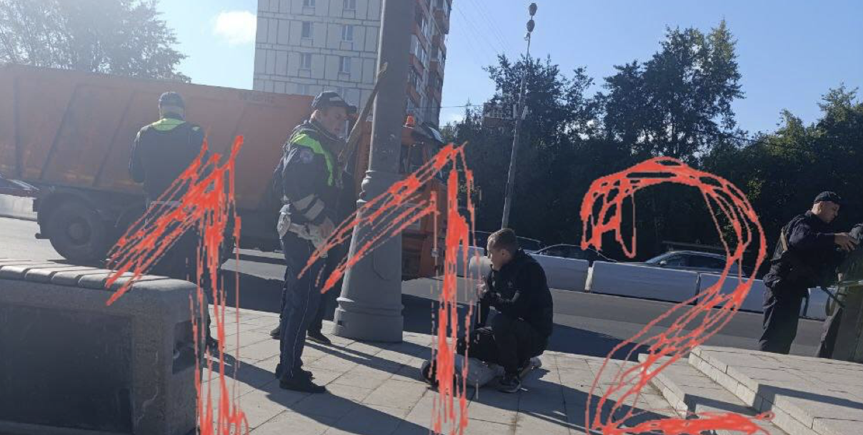 Граждане с дубиной помогли задержать напавшего на полицейских в Москве, фото