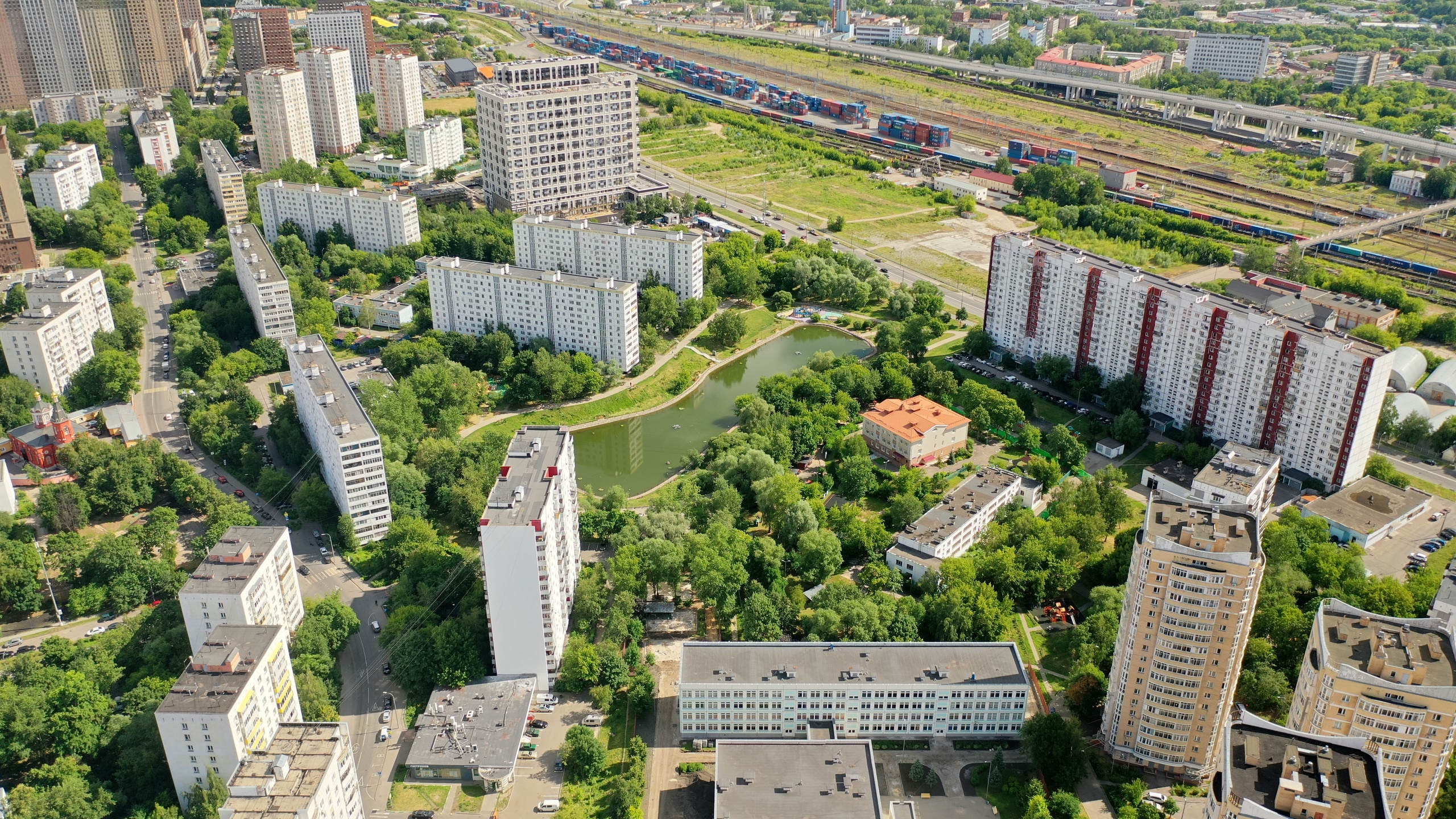 Комплексное благоустройство 10 дворов завершилось в Западном Дегунино, фото