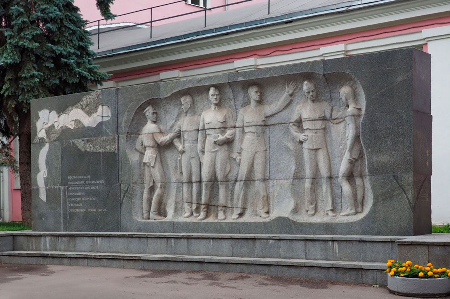 Памятник в Хамовниках восстановят до конца сентября, фото