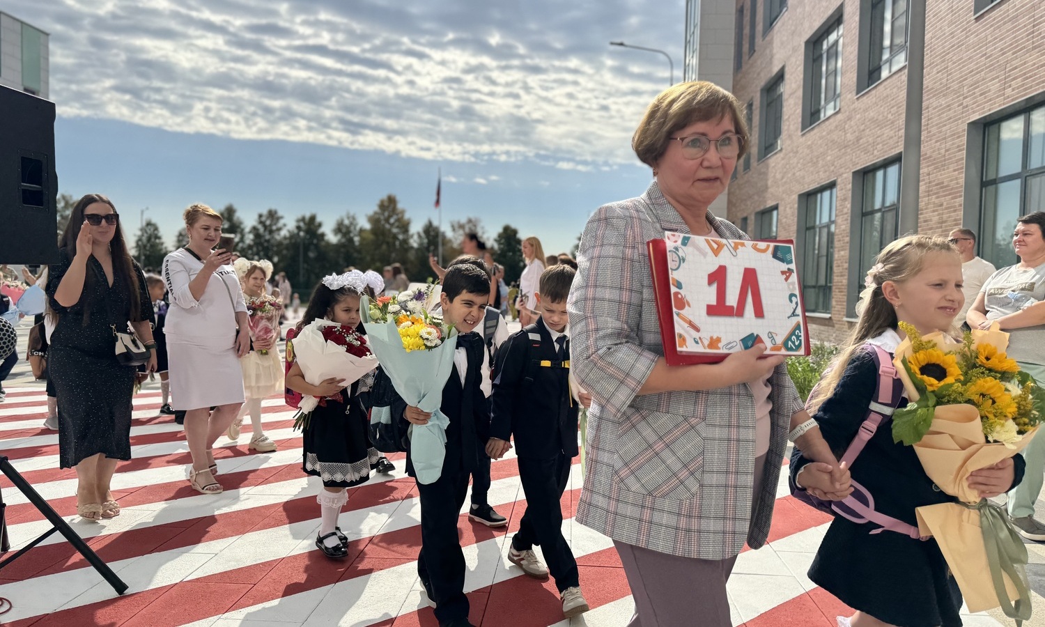 День знаний отметили в новых школах Краснопахорского, фото
