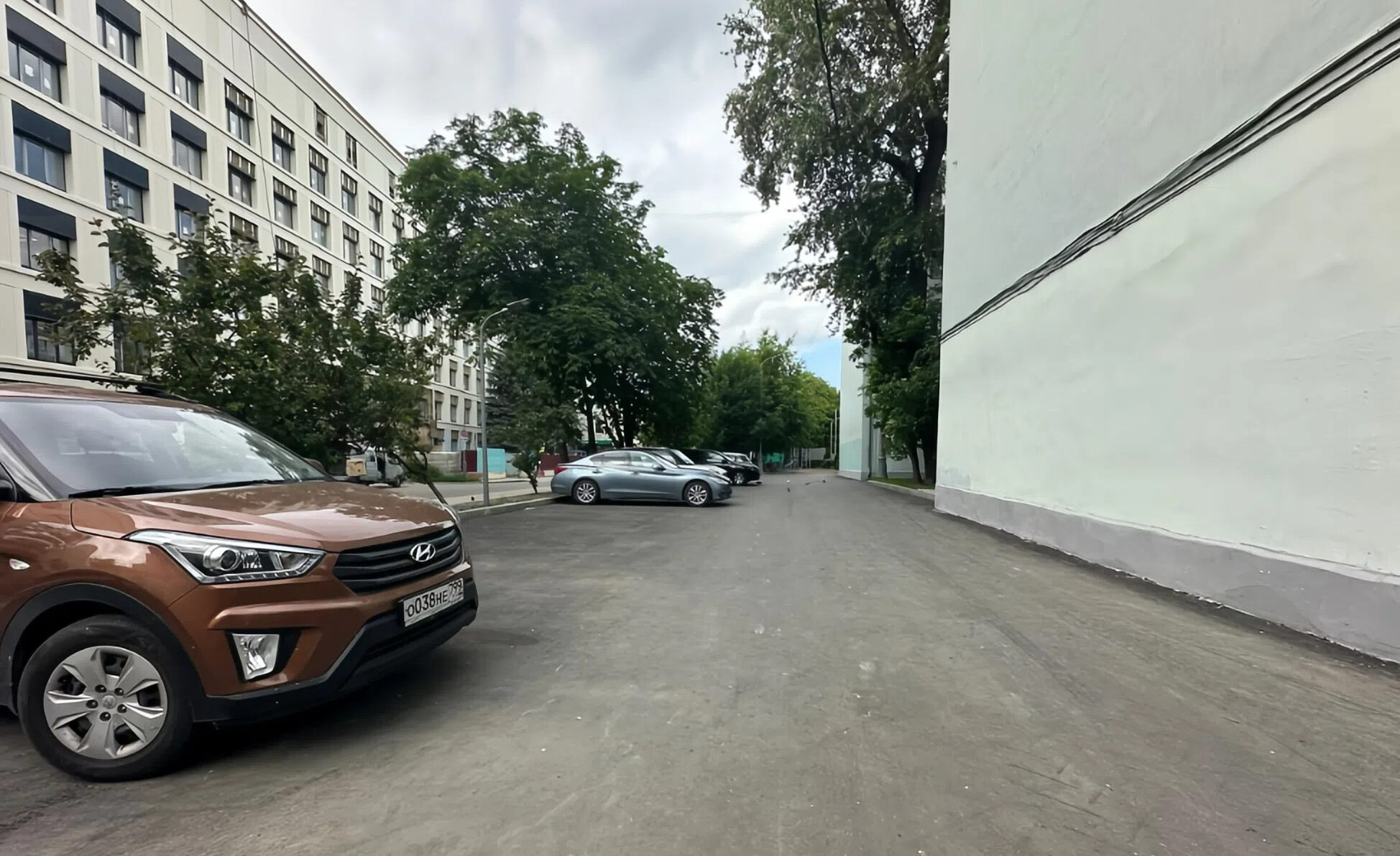 Специалисты «Жилищника» устранили более 120 нарушений на улицах и дорогах Красносельского района за летний период, фото
