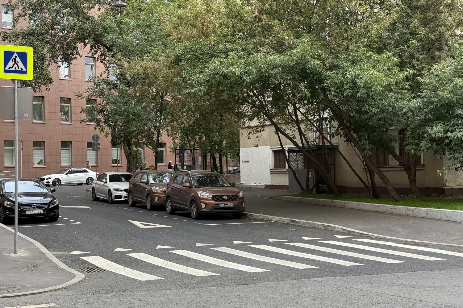 Специалисты завершили благоустройство переулка в Хамовниках, фото