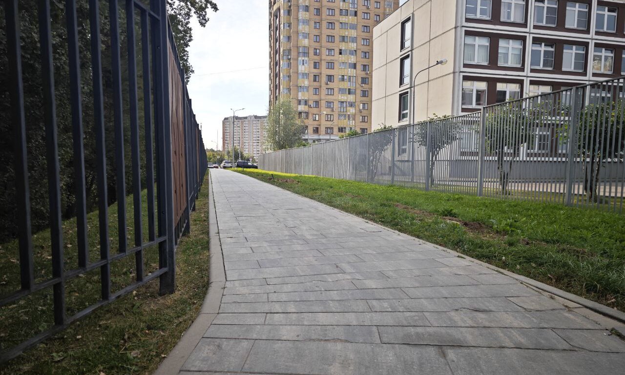 Обустройство освещения началось вблизи парка «Филатов луг» в Филимонковском, фото