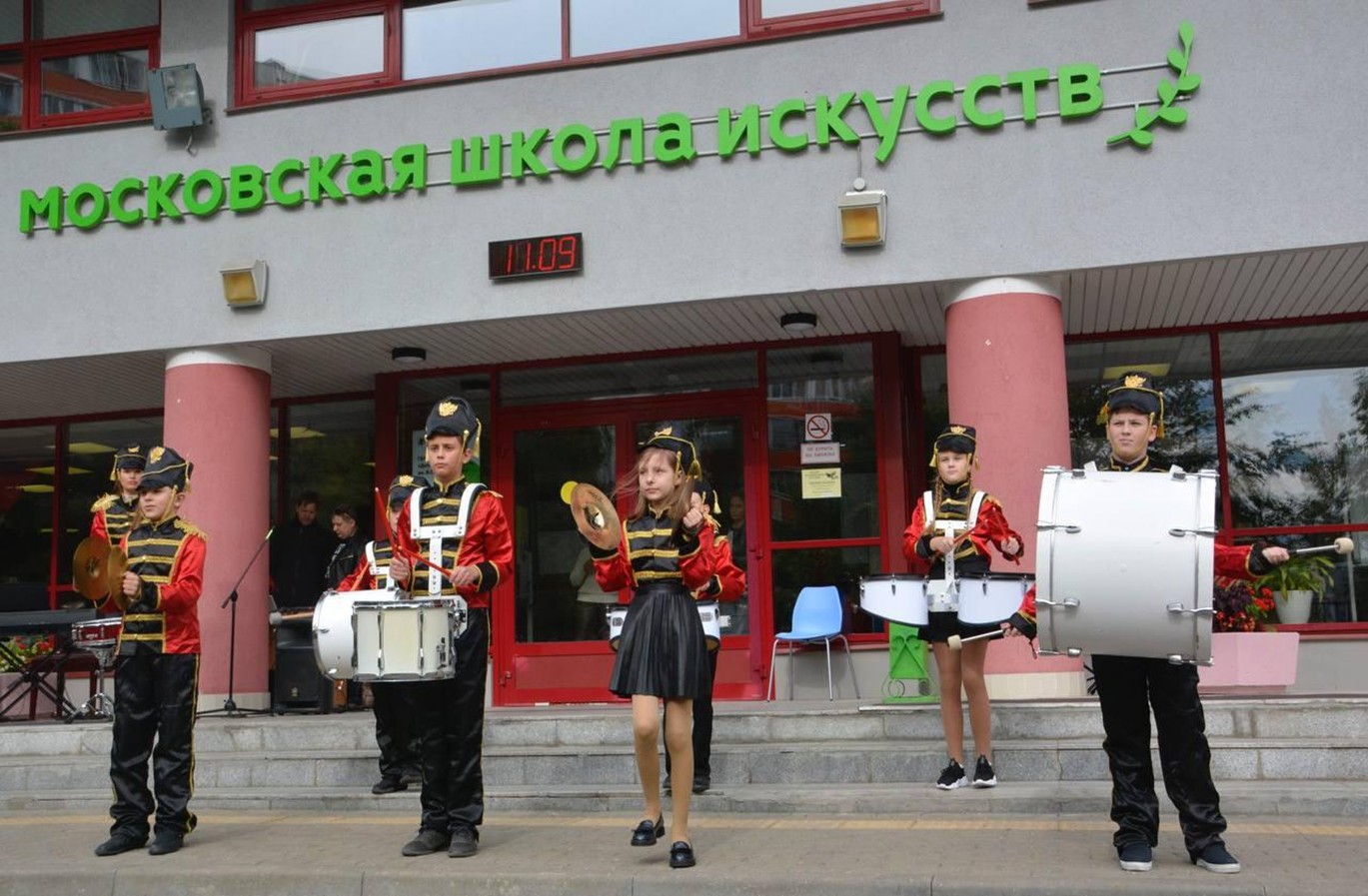 Концерт ко Дню города с выступлениями балалаечников, барабанщиков и танцоров пройдет в Лианозово, фото