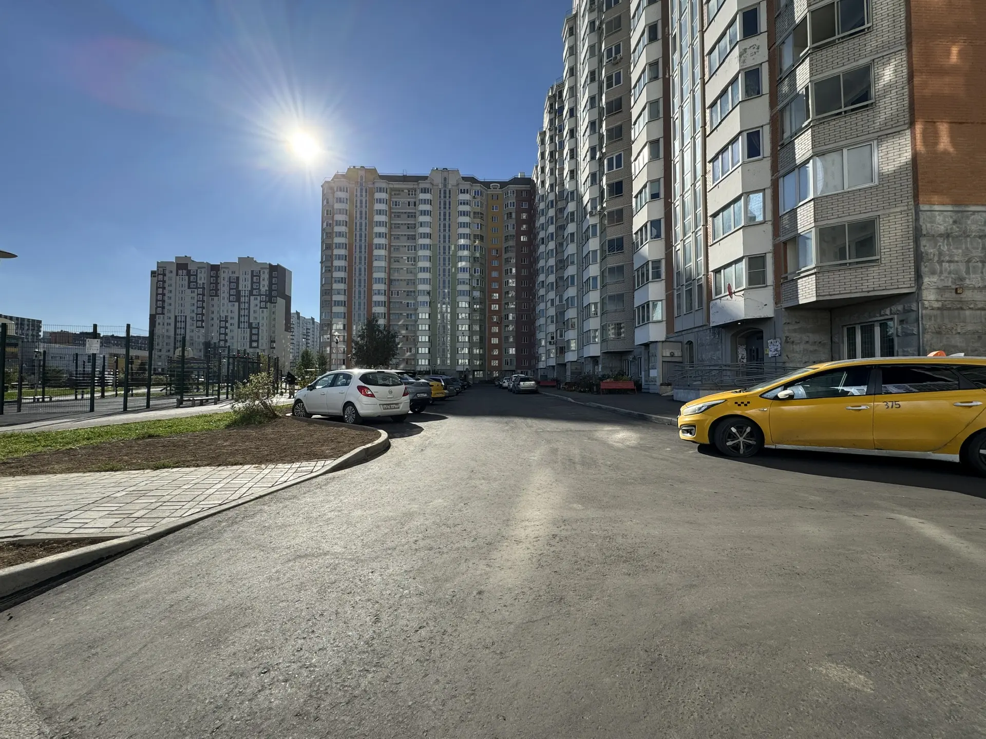 Комплексное благоустройство завершилось во дворах «Новых Ватутинок», фото