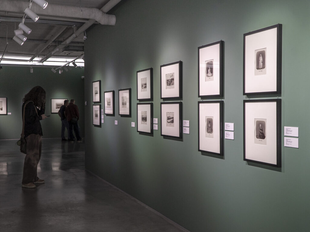 Развитие фотографии, роспись акрилом и домашняя лазанья — куда пойти после работы  фото