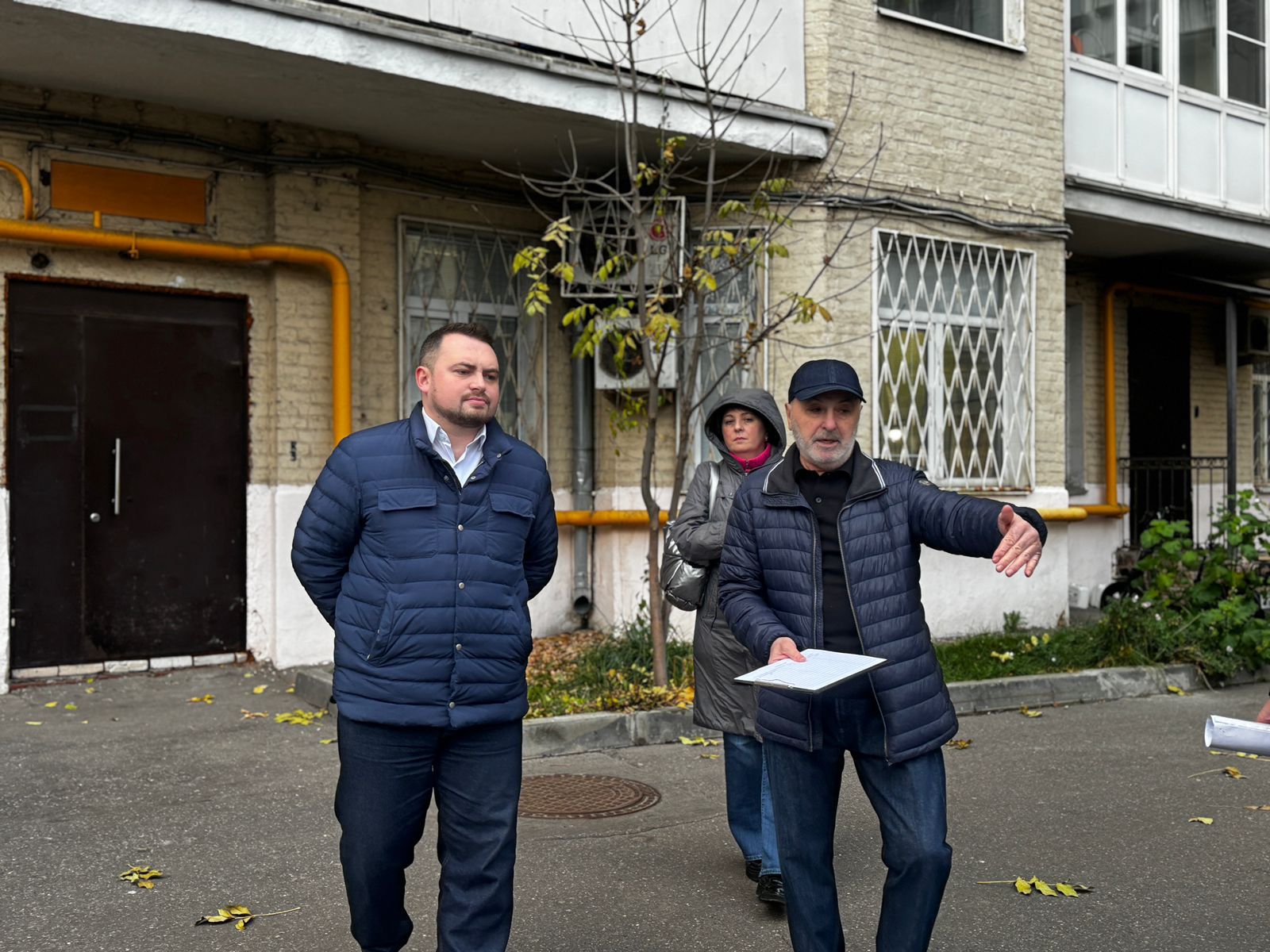 Жителям Арбата напомнили о порядке установки шлагбаума во дворе, фото