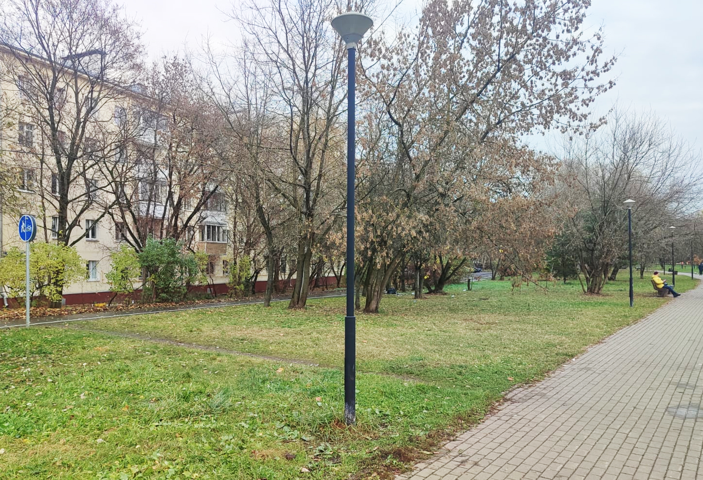 В районе Измайлово обновили уличное и дворовое освещение, фото