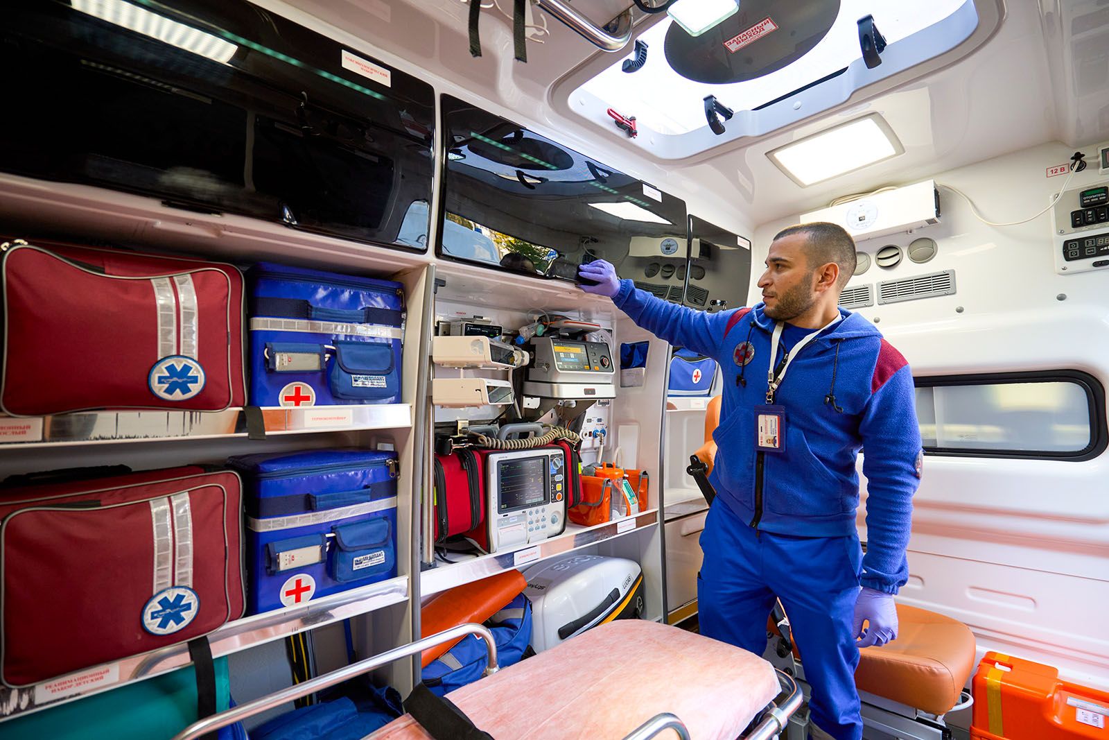 Массовое ДТП с мусоровозом произошло на юге Москвы, фото