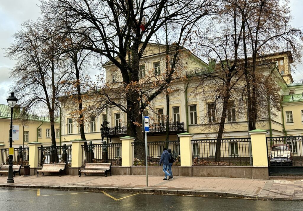 Тверская — Баррикадная: место встречи изменить можно  фото