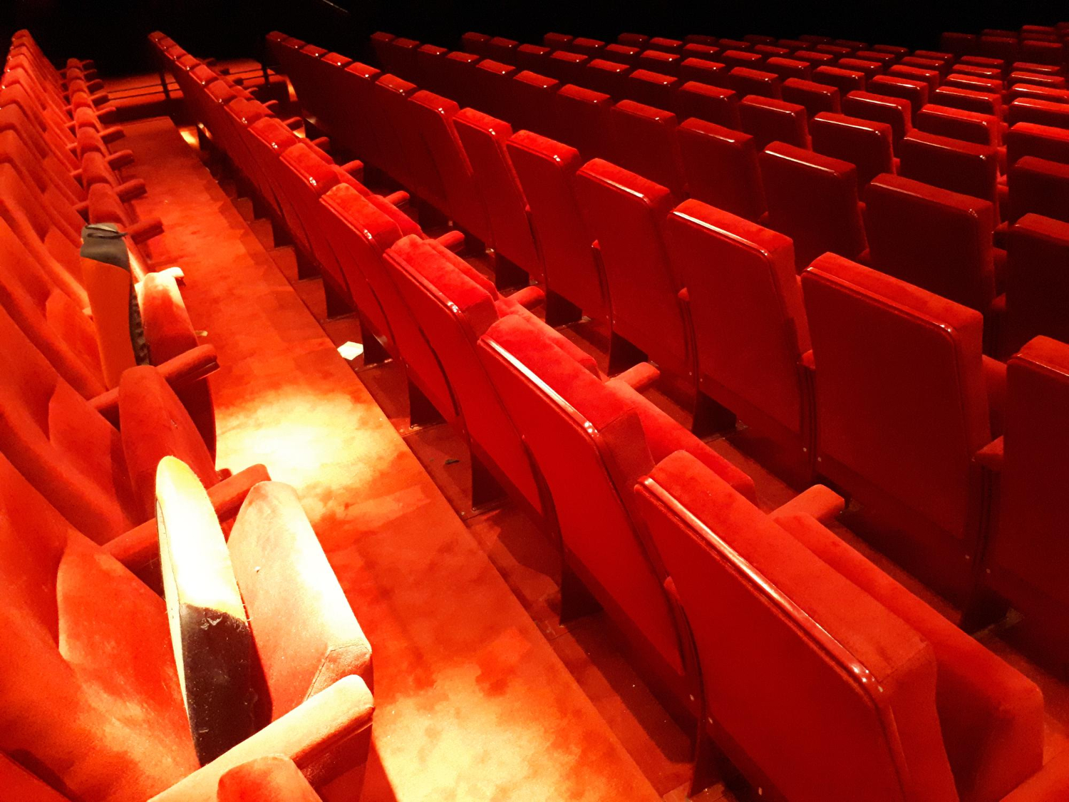 Подросток устроил пожар в московском кинотеатре, фото