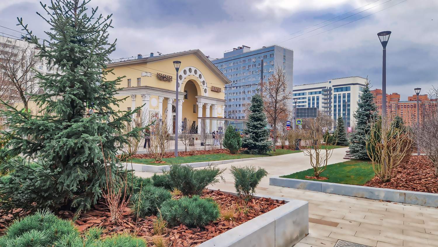 Абельмановская улица обрела новый облик в результате комплексного благоустройства, фото