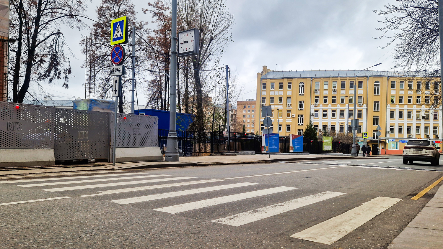 Дорога в школу стала безопаснее с новым пешеходным переходом, фото