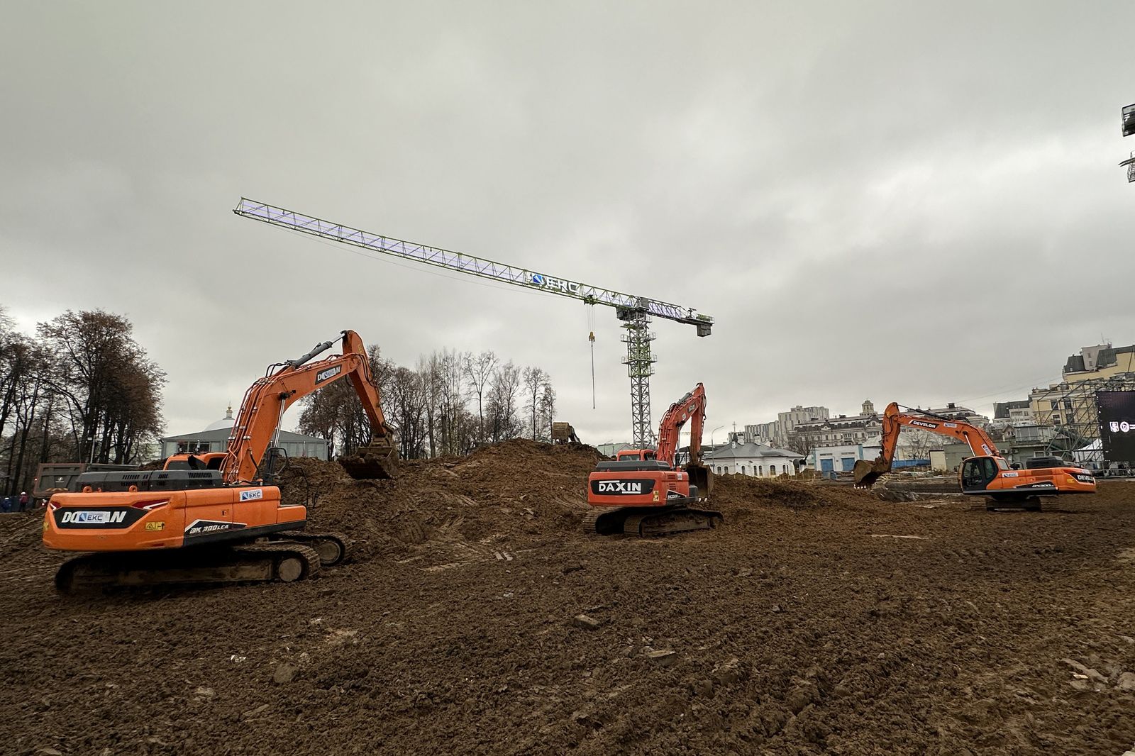 Ефимов: Около 70 тысяч единиц оборудования поступит для оснащения нового корпуса НИИ скорой помощи имени Склифосовского, фото