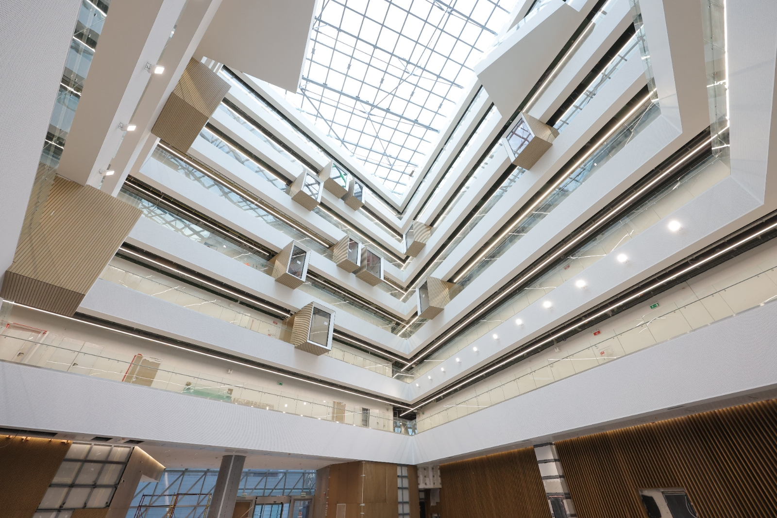 Ефимов: В столице за 15 лет возвели почти 4 тысячи объектов нежилой недвижимости, фото