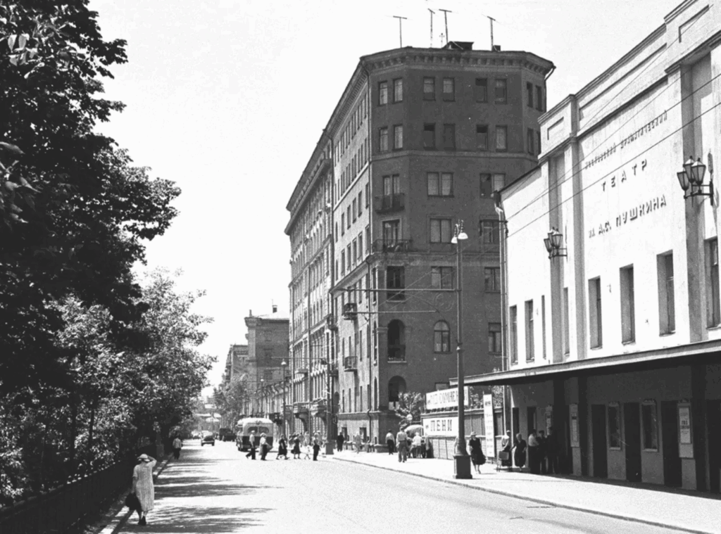 Тверская — Баррикадная: место встречи изменить можно  фото