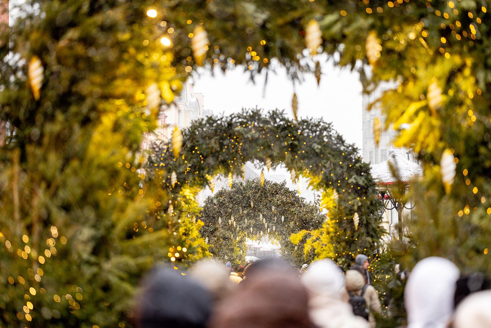 Бережная красота: столичные новогодние площадки украсят переосмысленные объекты прошлых лет, фото