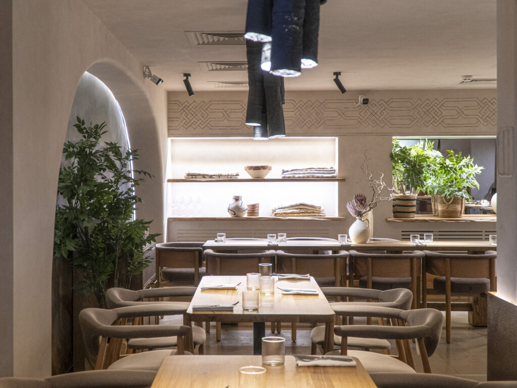 Художники-наивы, игра на ханге и новая кавказская кухня — куда пойти после работы Художники-наивы, игра на ханге и новая кавказская кухня — куда пойти после работы фото