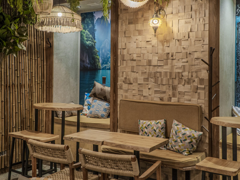 Древние руины, музыка советских кинокомпозиторов и тайский ресторан — куда пойти после работы  фото