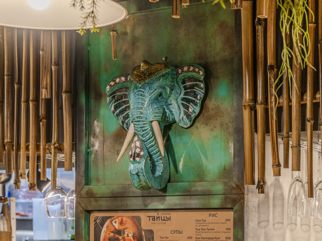 Древние руины, музыка советских кинокомпозиторов и тайский ресторан — куда пойти после работы  фото