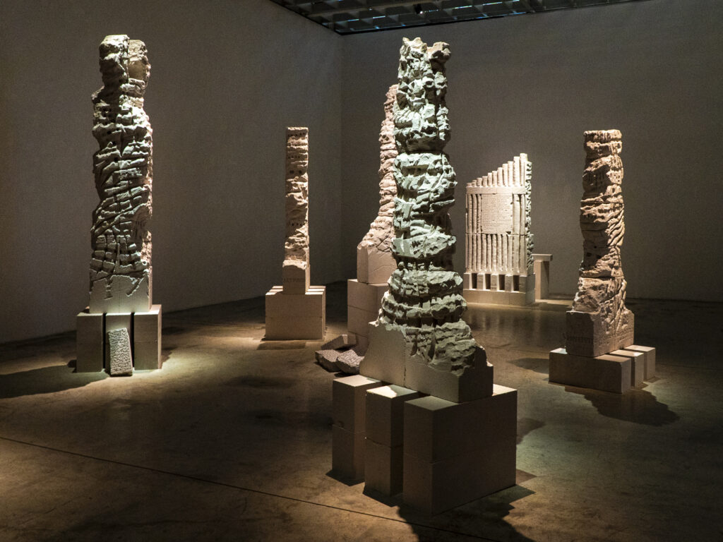 Древние руины, музыка советских кинокомпозиторов и тайский ресторан — куда пойти после работы  фото