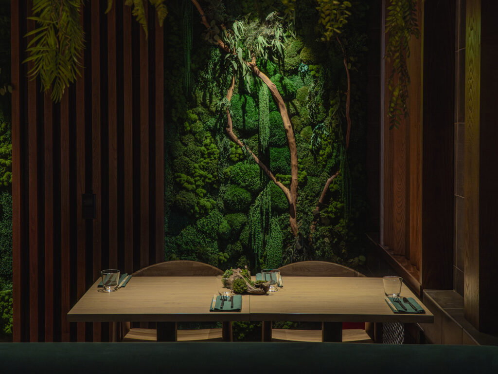 Бильярд в старейшем кинотеатре, модернизм в искусстве и ресторан для гедонистов — куда пойти после работы Бильярд в старейшем кинотеатре, модернизм в искусстве и ресторан для гедонистов — куда пойти после работы фото