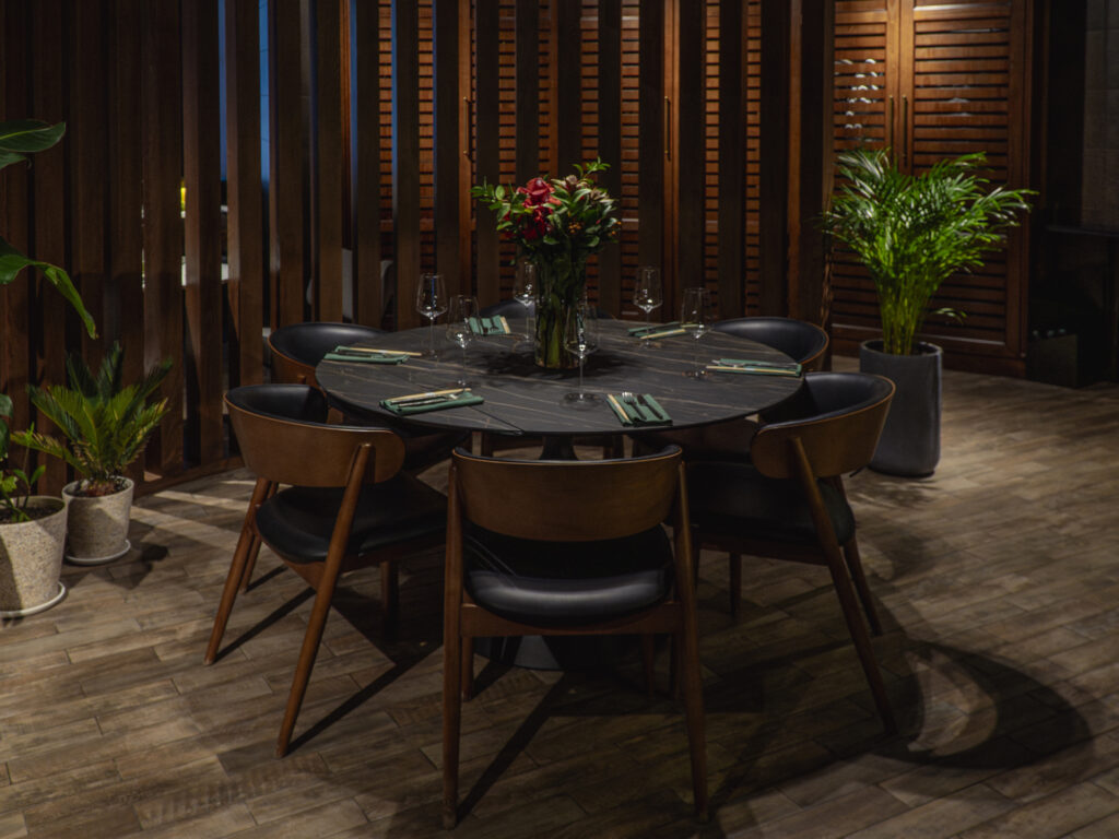 Бильярд в старейшем кинотеатре, модернизм в искусстве и ресторан для гедонистов — куда пойти после работы Бильярд в старейшем кинотеатре, модернизм в искусстве и ресторан для гедонистов — куда пойти после работы фото