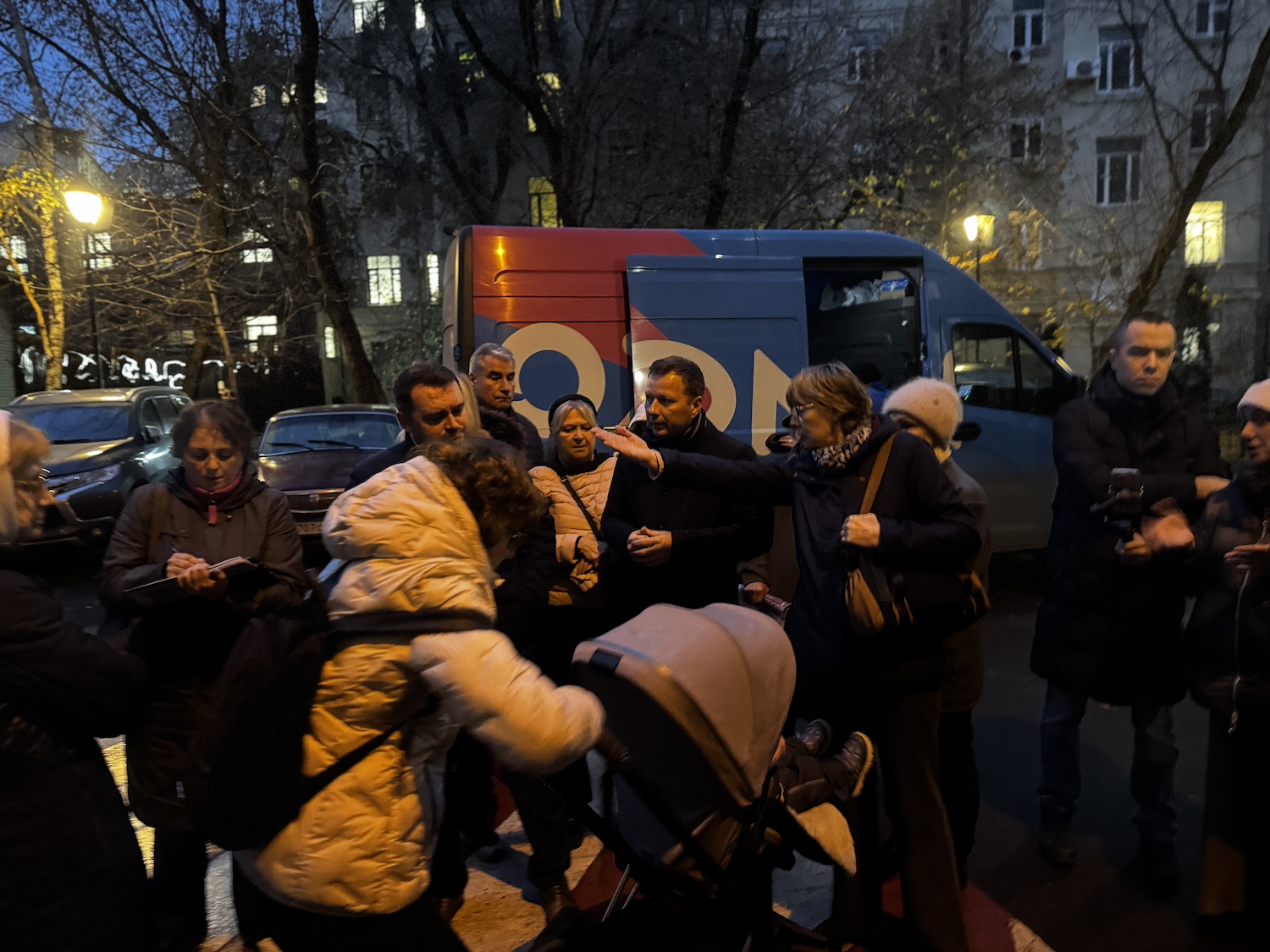 Глава управы обсудил благоустройство двора с жителями Арбата, фото