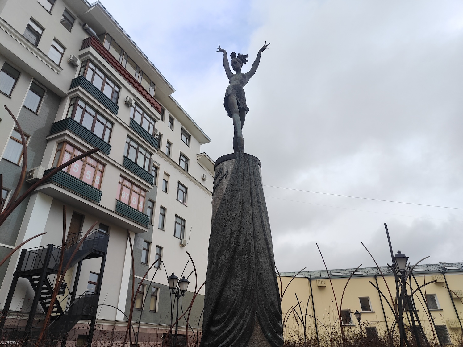 Сквер в центре Москвы переименовали к юбилею Плисецкой, фото