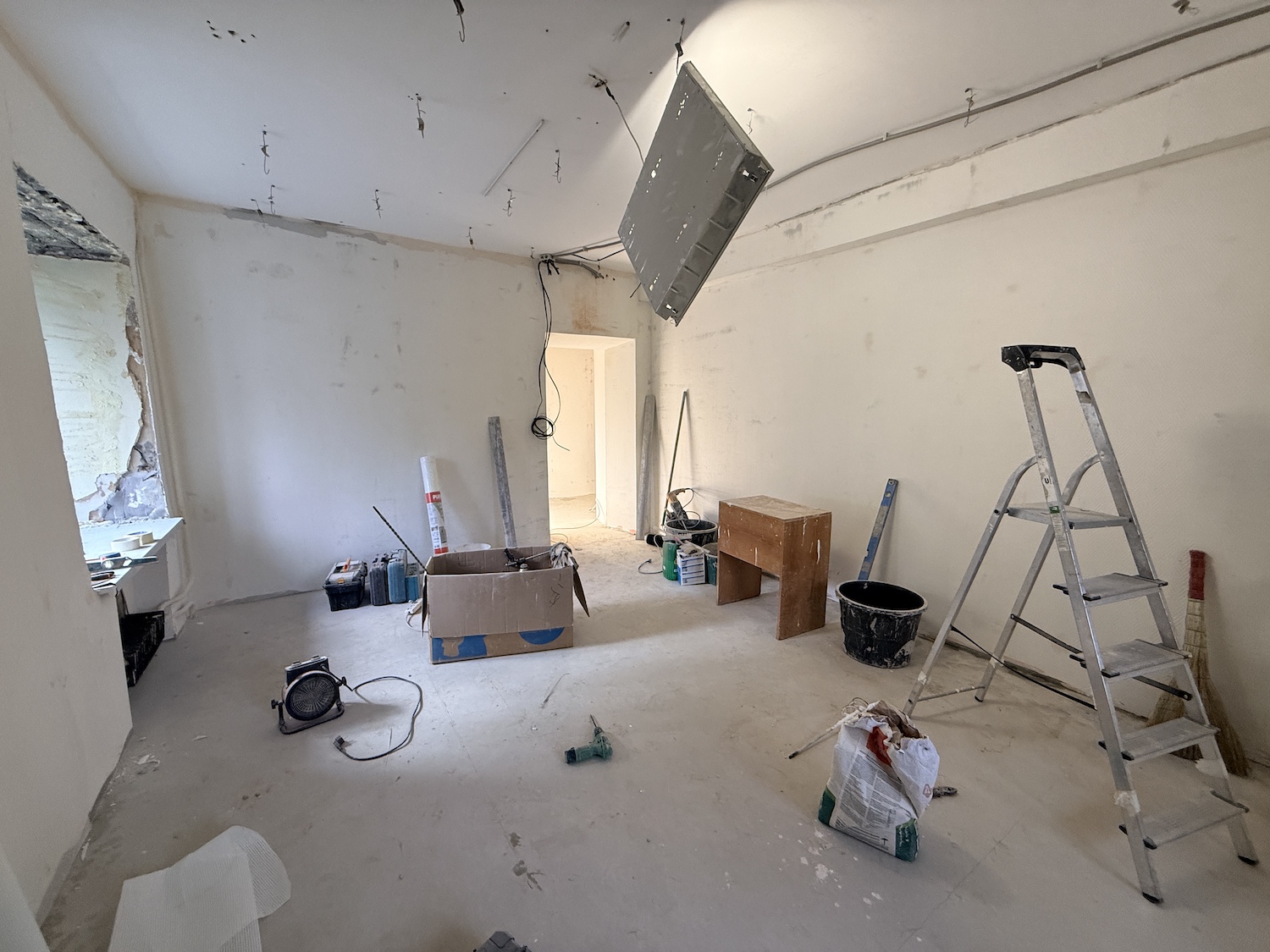 Плановый ремонт помещений общественных организаций в Гагаринском районе вышел на финишный этап, фото