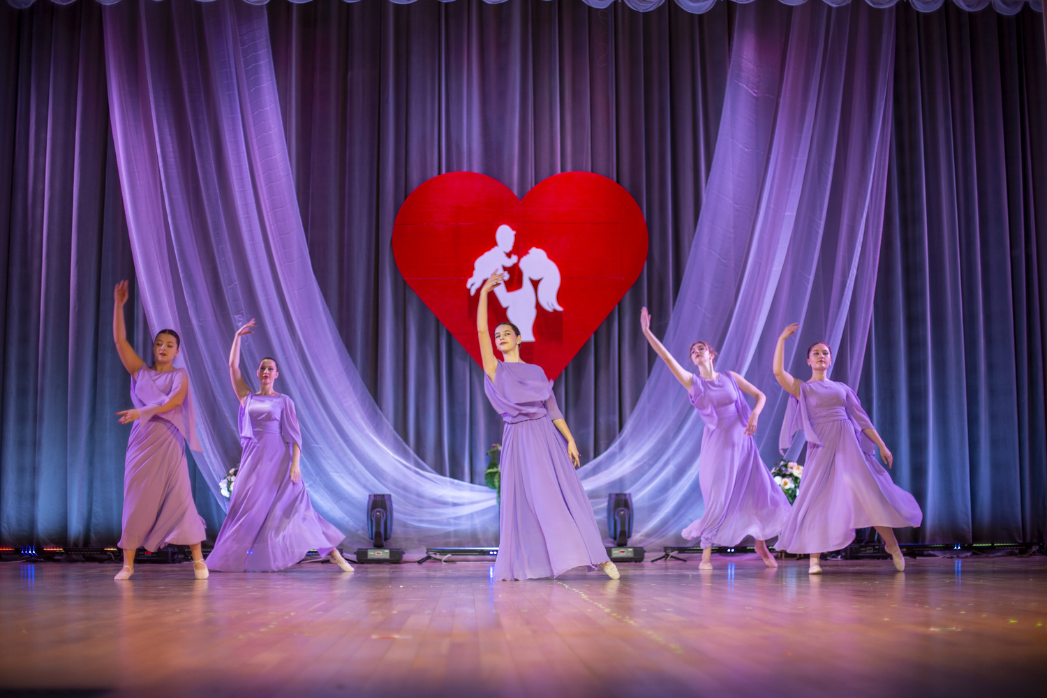 Хиты «Очарована, околдована», «Эти глаза напротив» и «Колыбельная медведицы» прозвучат ко Дню матери в Вороново, фото