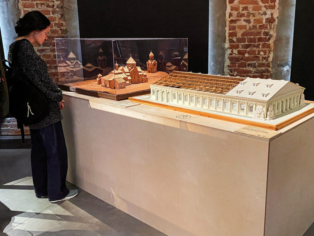 Макет как искусство, стейк-хаус и уроки актерского мастерства — куда пойти после работы  фото