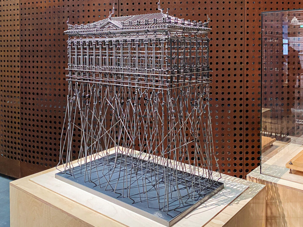 Макет как искусство, стейк-хаус и уроки актерского мастерства — куда пойти после работы  фото