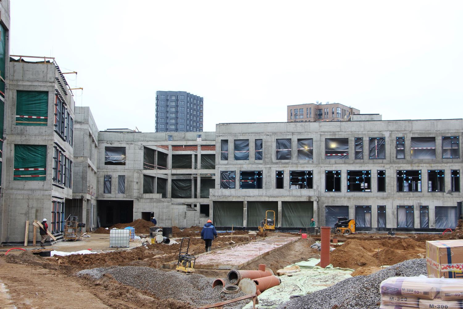 Строители завершили монолитные работы в школе Коммунарки, фото