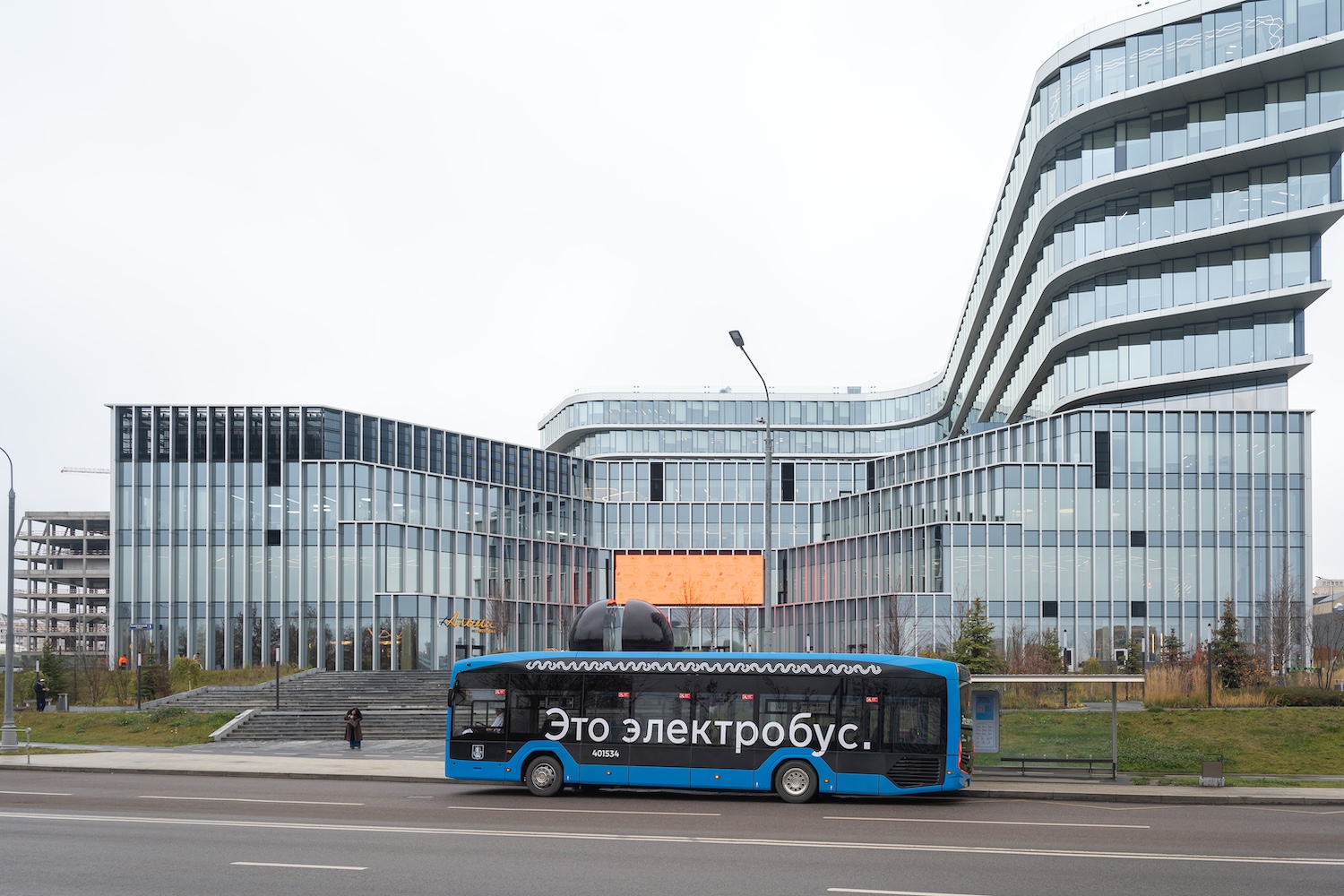 Москва расширяет парк экотранспорта: городские власти закупят 100 новых электробусов, фото