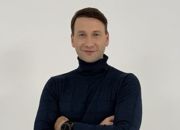 Классика, которая всегда с тобой: как фабрика елочных игрушек «Коломеев» создает семейные ценности для всех поколений  фото