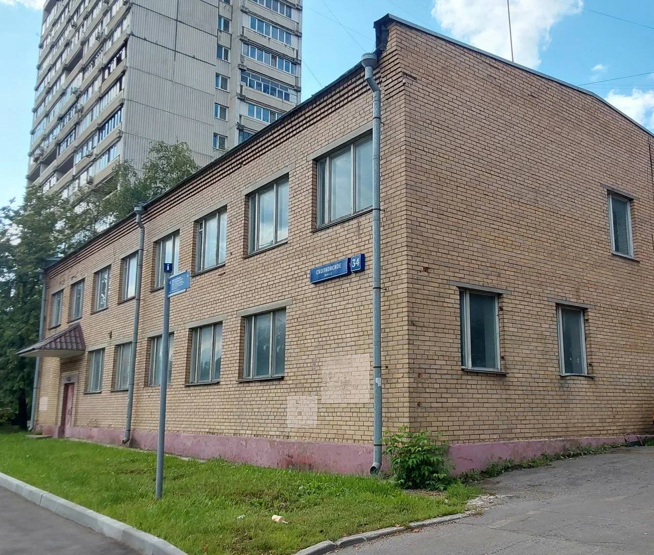 В Можайском районе на торги выставили два отдельно стоящих здания, фото