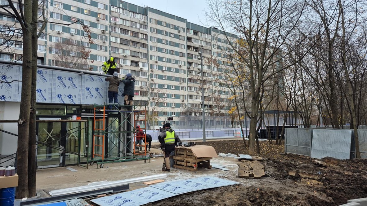 Всесезонный каток с искусственным льдом заработает в Бибирево, фото